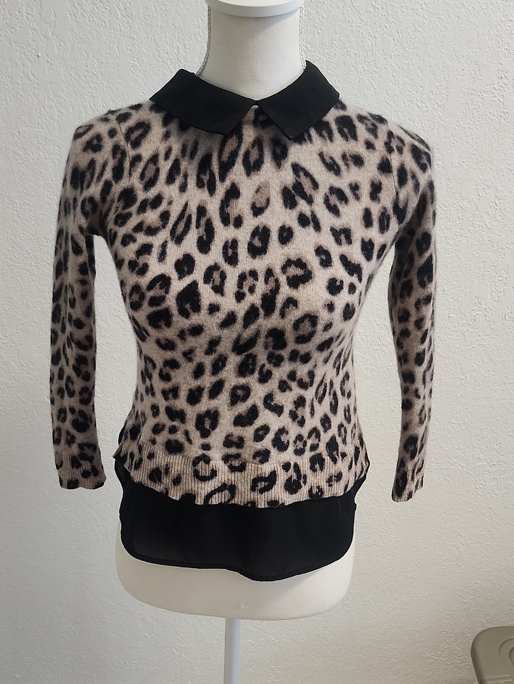 Woven 100% Cashemere Beige and Black Leopard-Print Sweater
